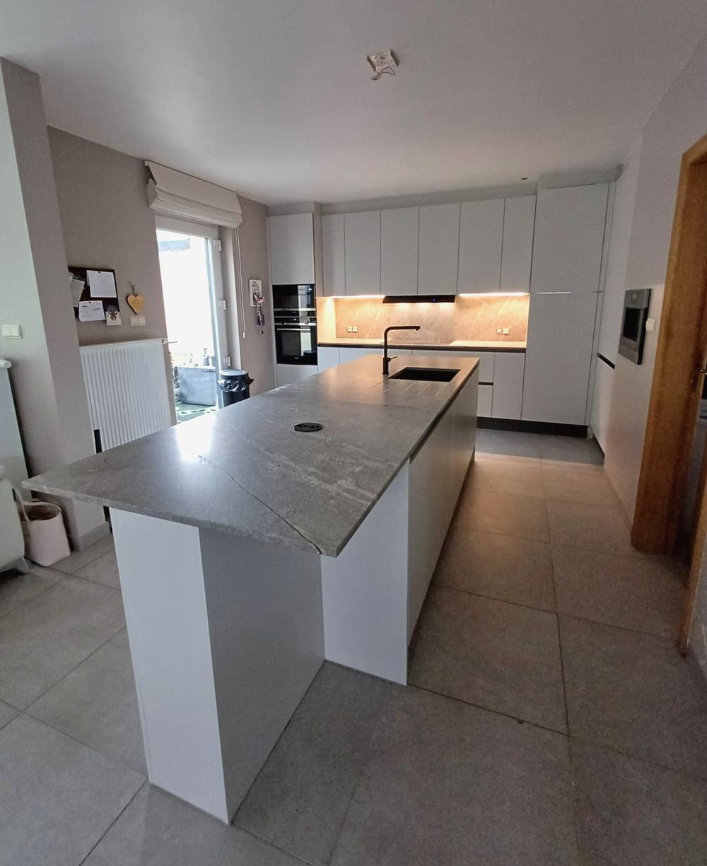 Keuken met betonlook eiland